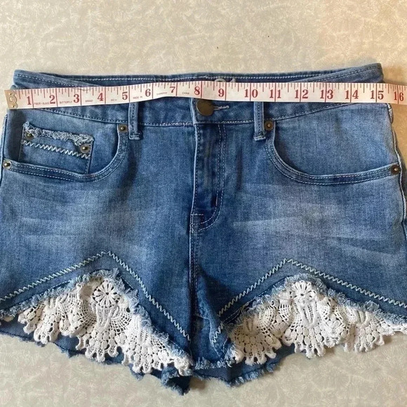 Rue 21 Denim Cutoff Jean Shorts with Cream Lace Crochet Accent‎ Size 9-10 - Picture 10 of 12